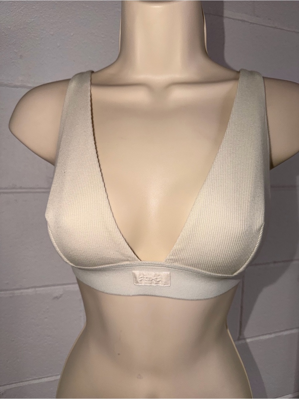 Ribbed Plunge Bralette in Cream - Skims